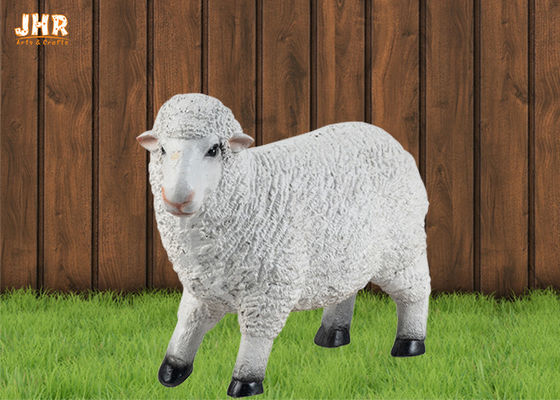 Decoración animal del jardín de la escultura de las ovejas del carro de las estatuillas de Polyresin del color blanco de tamaño natural